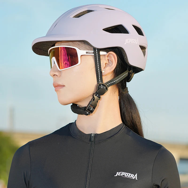 Casco unisex con luz trasera + mini bicera.