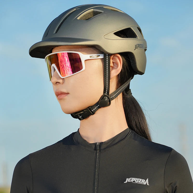 Casco unisex con luz trasera + mini bicera.